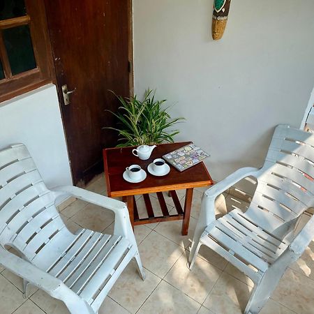 The Breeze Mirissa Bed & Breakfast Exterior foto