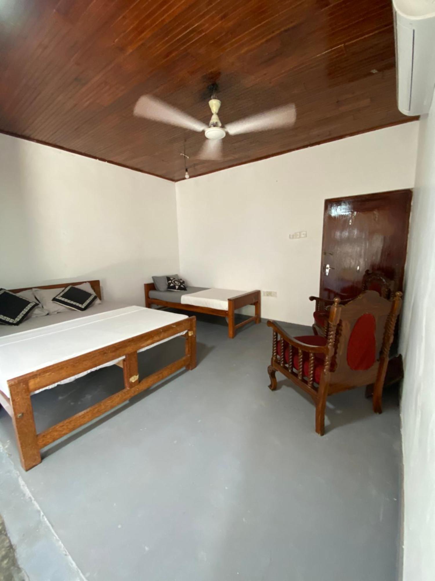 The Breeze Mirissa Bed & Breakfast Exterior foto
