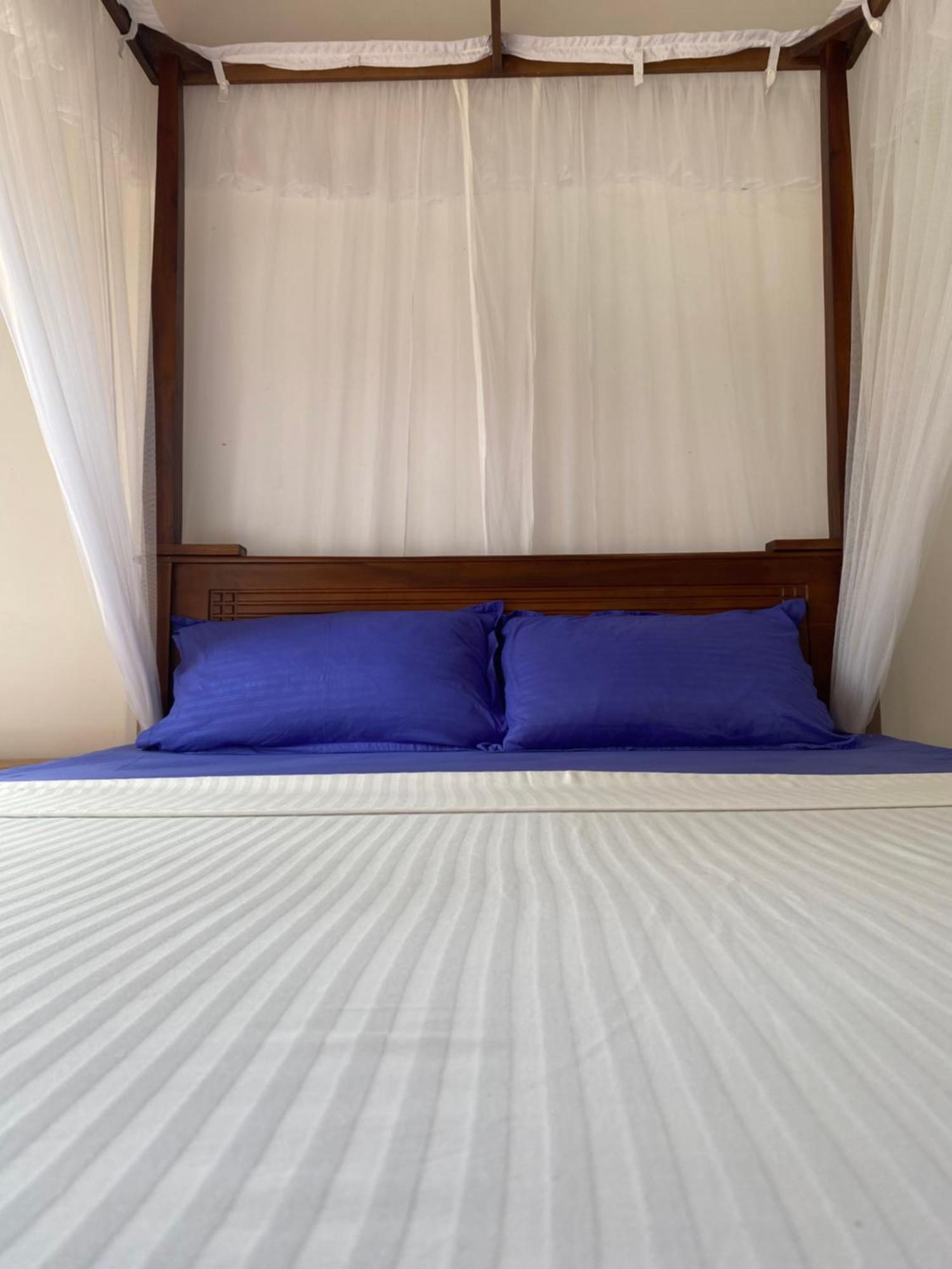 The Breeze Mirissa Bed & Breakfast Exterior foto