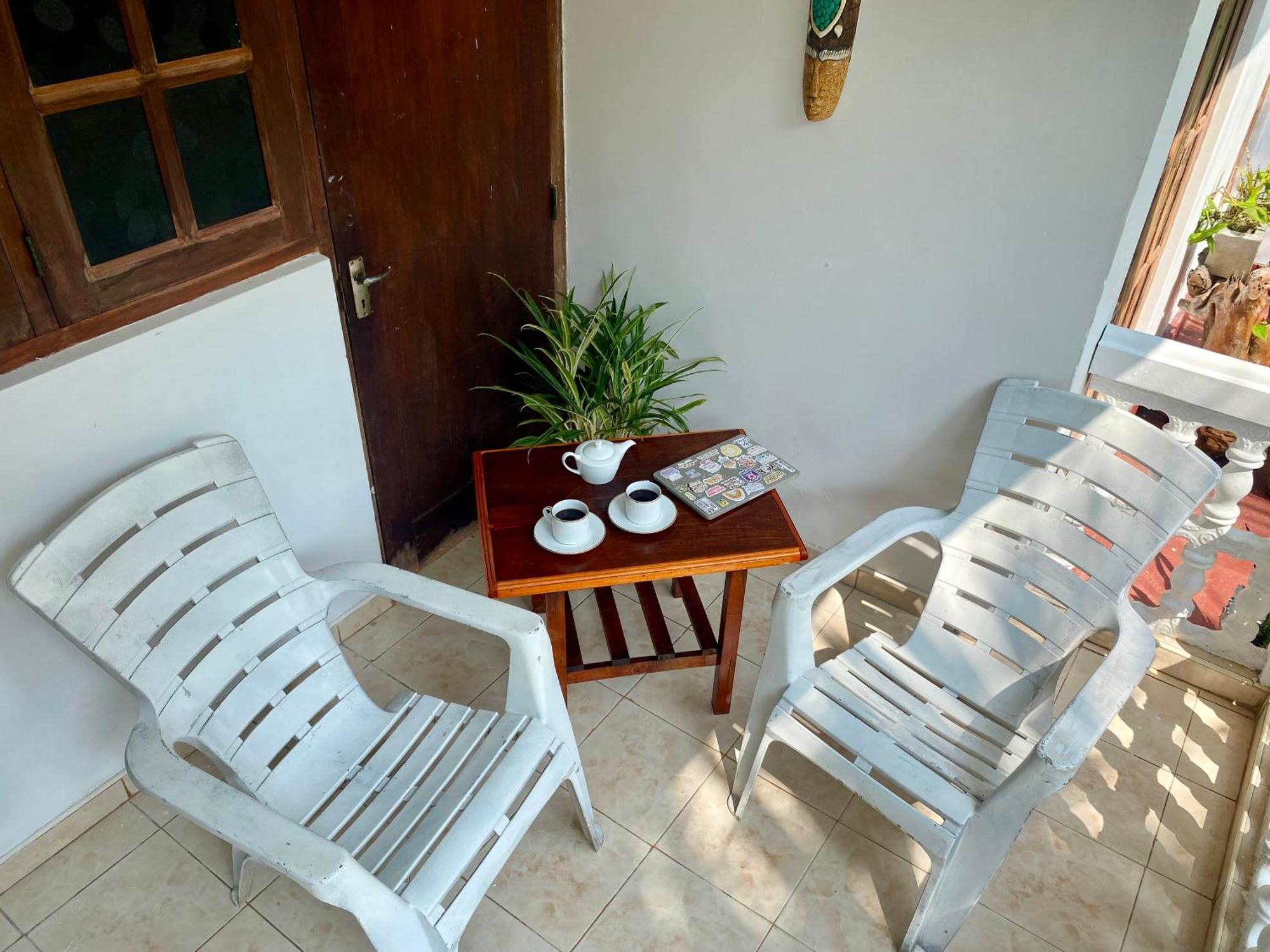 The Breeze Mirissa Bed & Breakfast Exterior foto