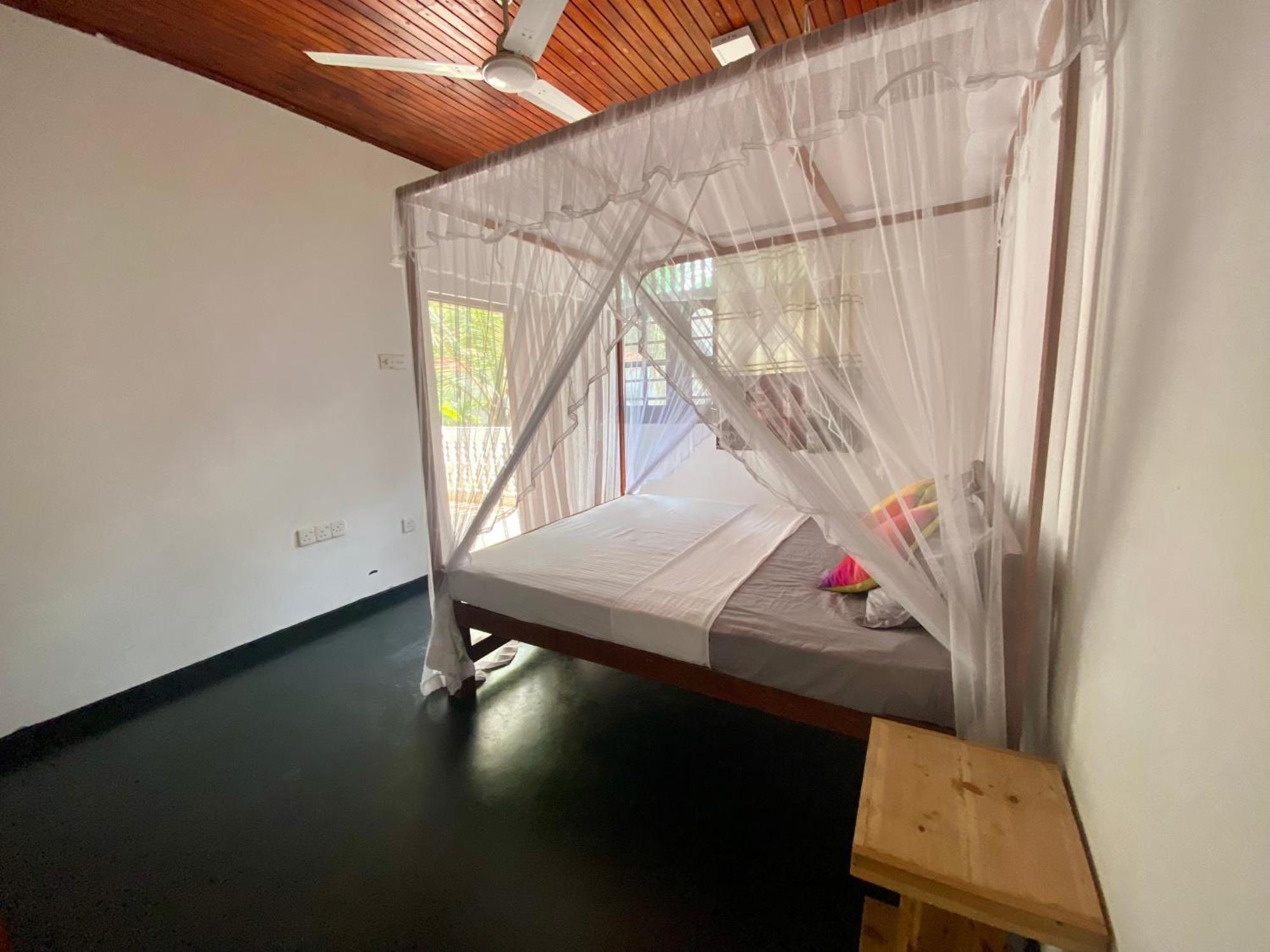 The Breeze Mirissa Bed & Breakfast Exterior foto