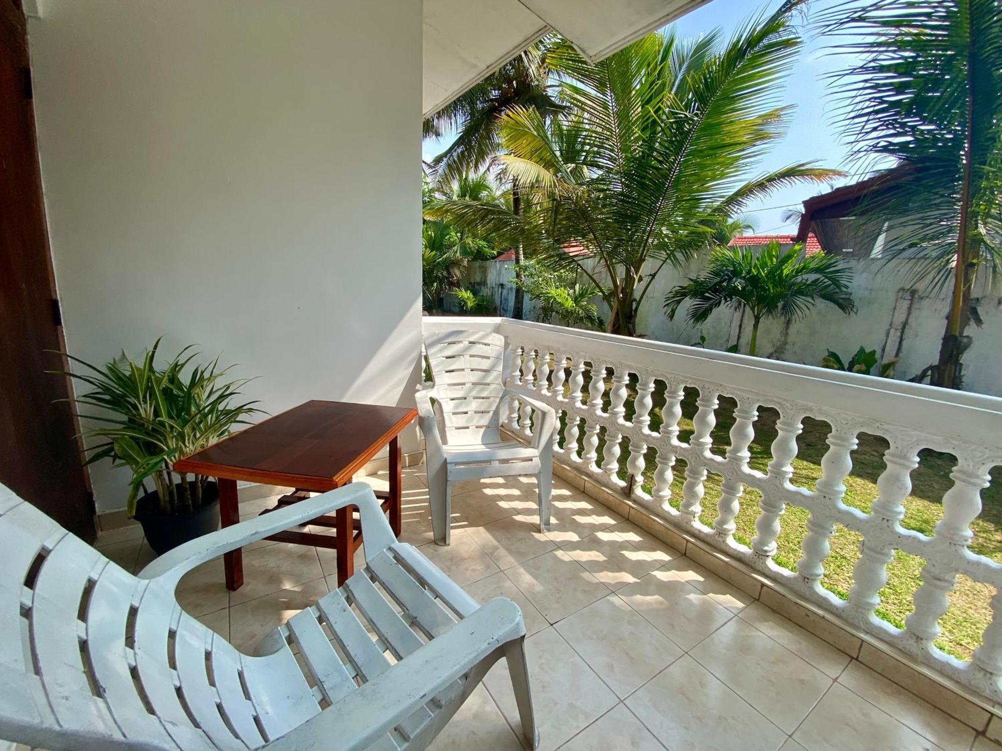 The Breeze Mirissa Bed & Breakfast Exterior foto