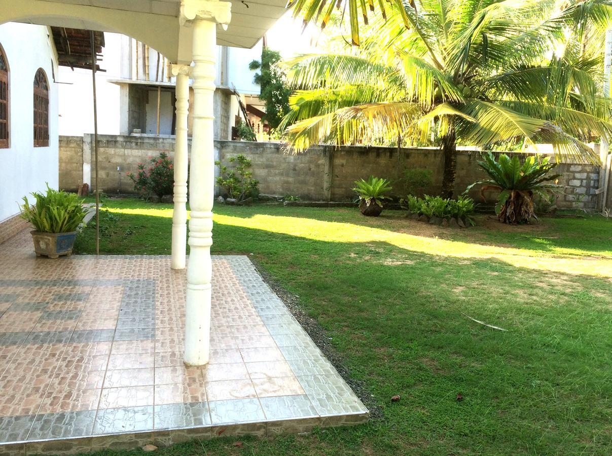 The Breeze Mirissa Bed & Breakfast Exterior foto