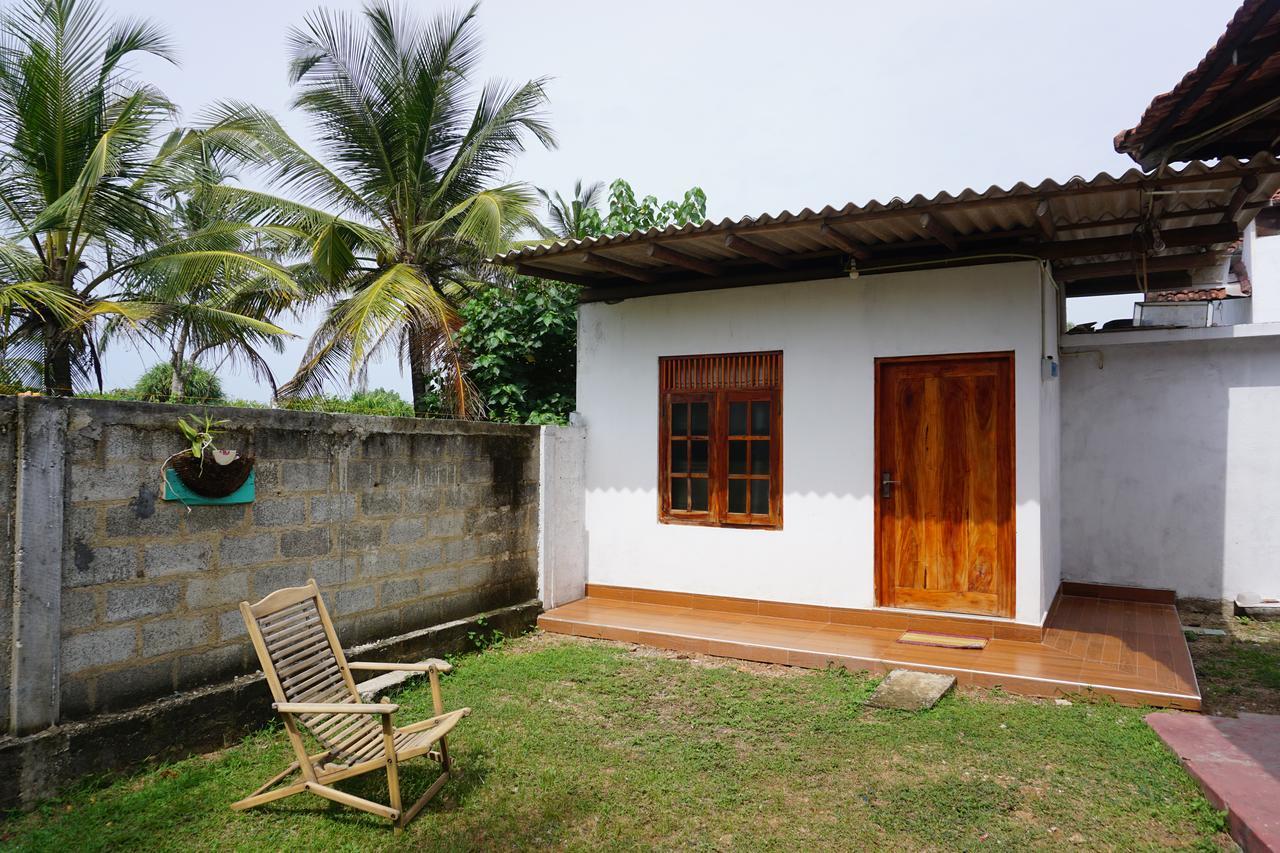 The Breeze Mirissa Bed & Breakfast Exterior foto