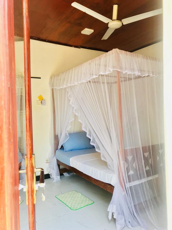 The Breeze Mirissa Bed & Breakfast Exterior foto